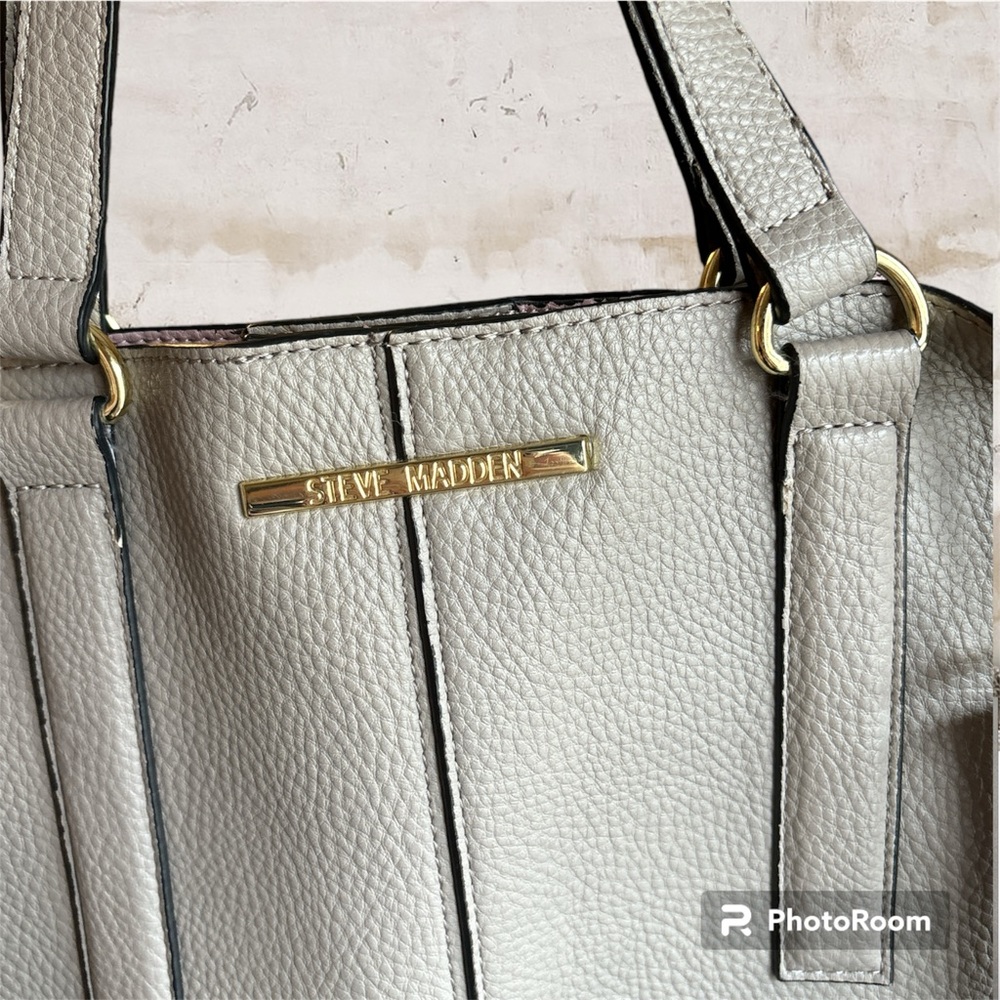 Steve Madden Large Tote w/Shoulder Strap - Picture 2 of 8
